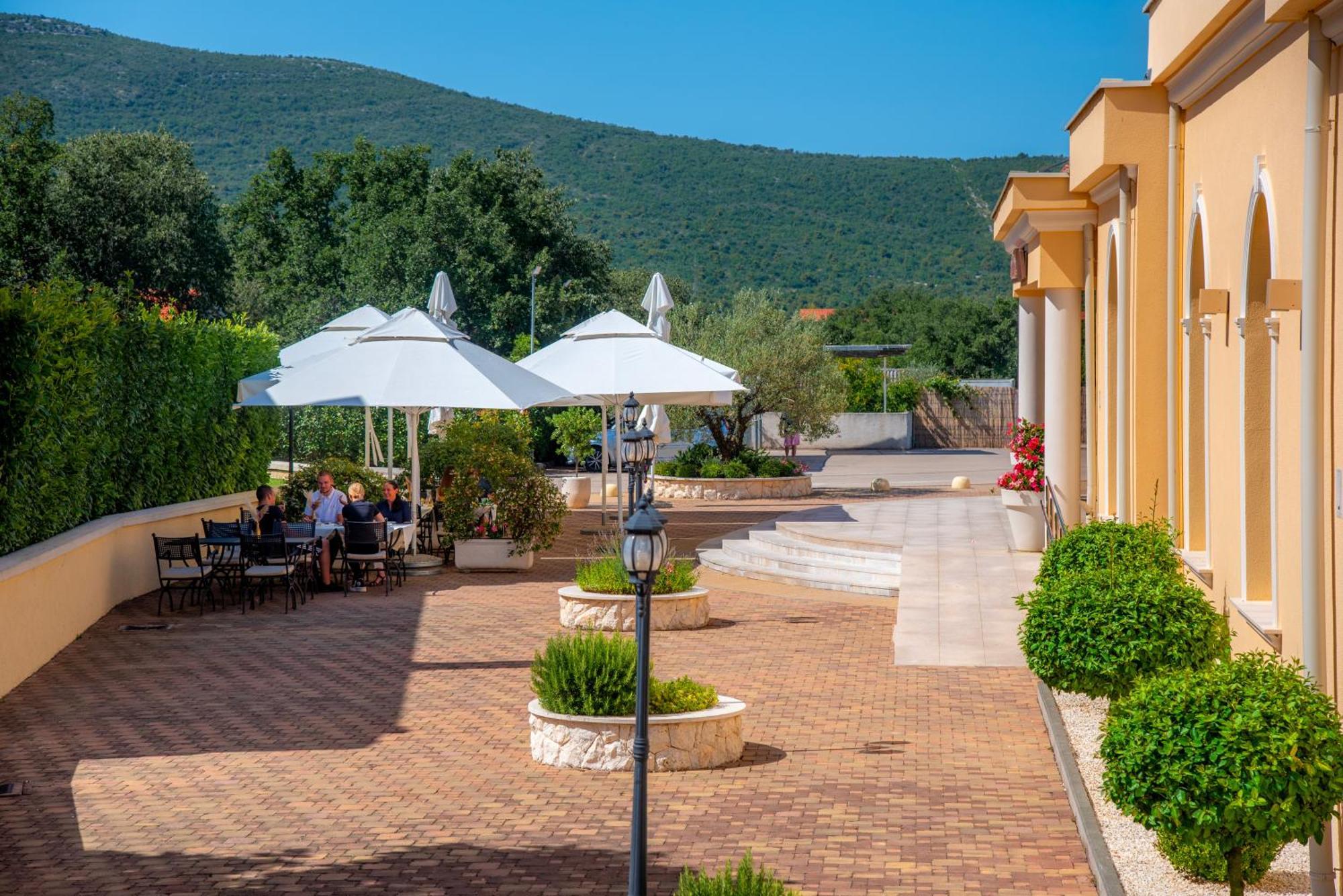Guest Accommodation Atrium Gulin Лозовац Экстерьер фото