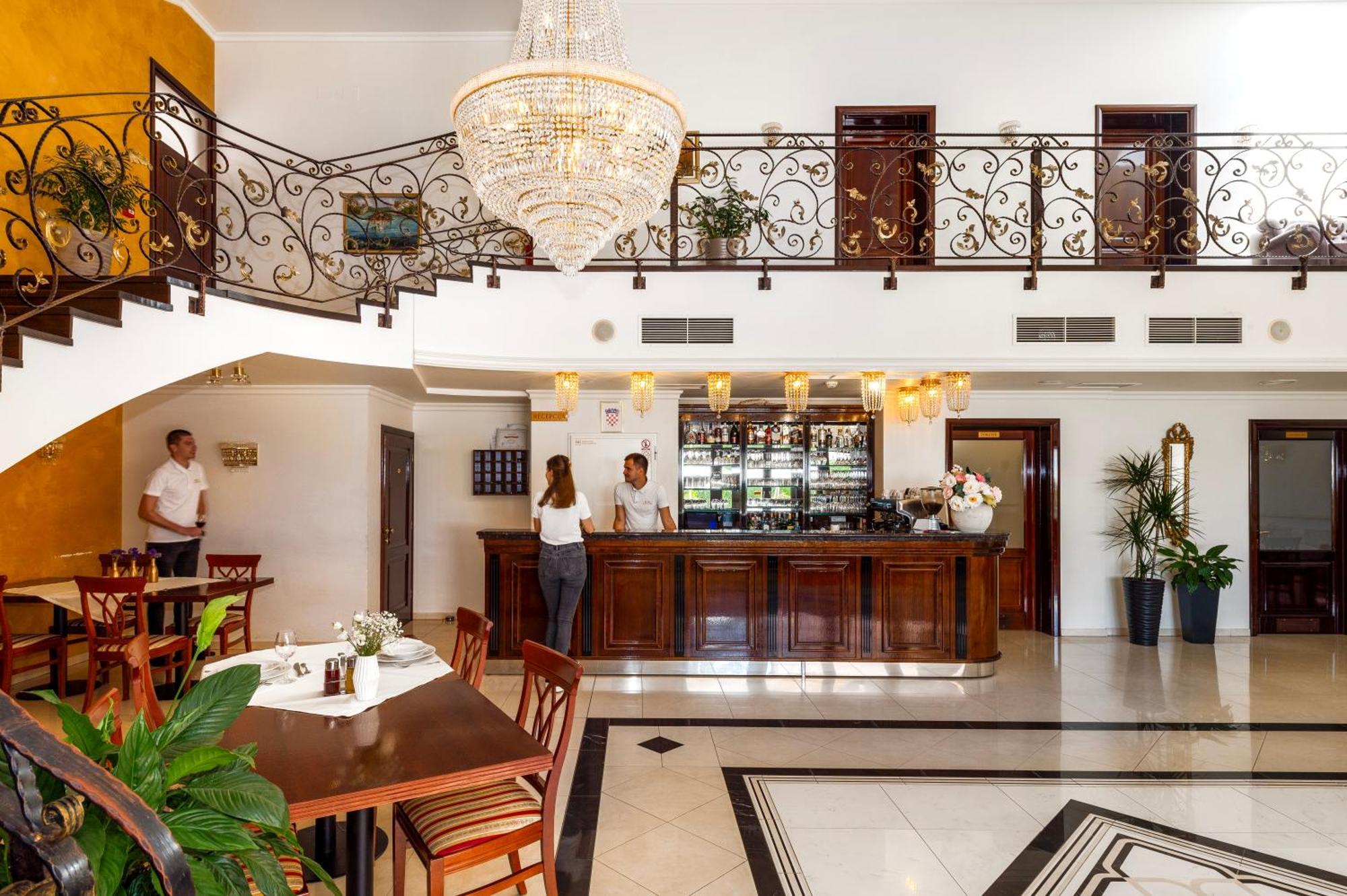 Guest Accommodation Atrium Gulin Лозовац Экстерьер фото