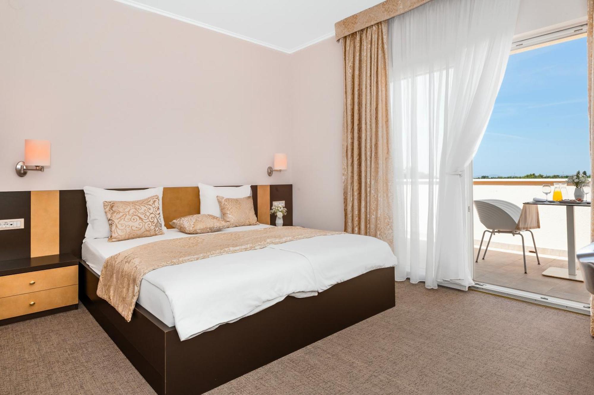 Guest Accommodation Atrium Gulin Лозовац Экстерьер фото