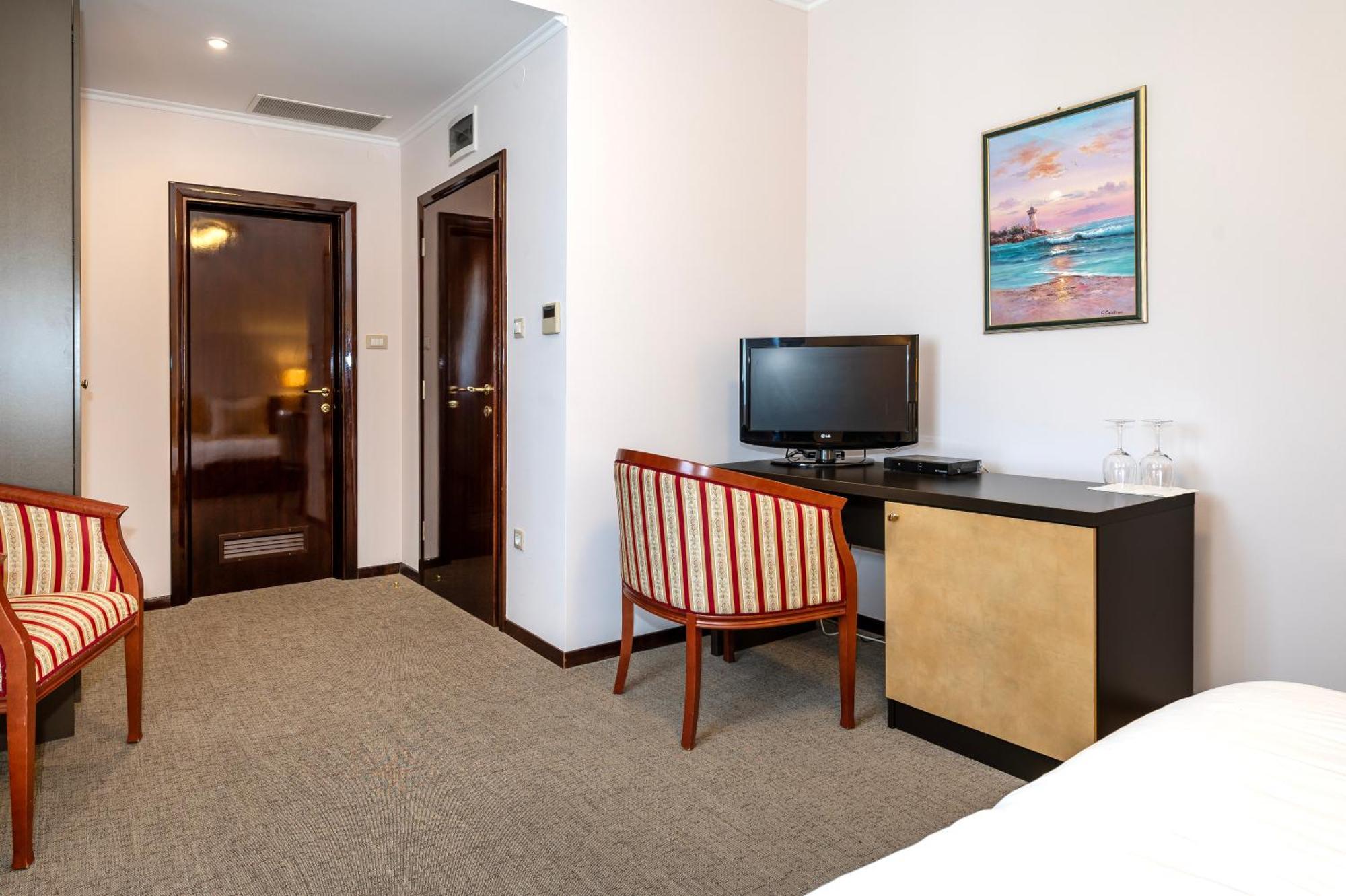 Guest Accommodation Atrium Gulin Лозовац Экстерьер фото